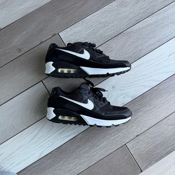Nike Air Max 90 Women's Shoes - Picture 3 of 8